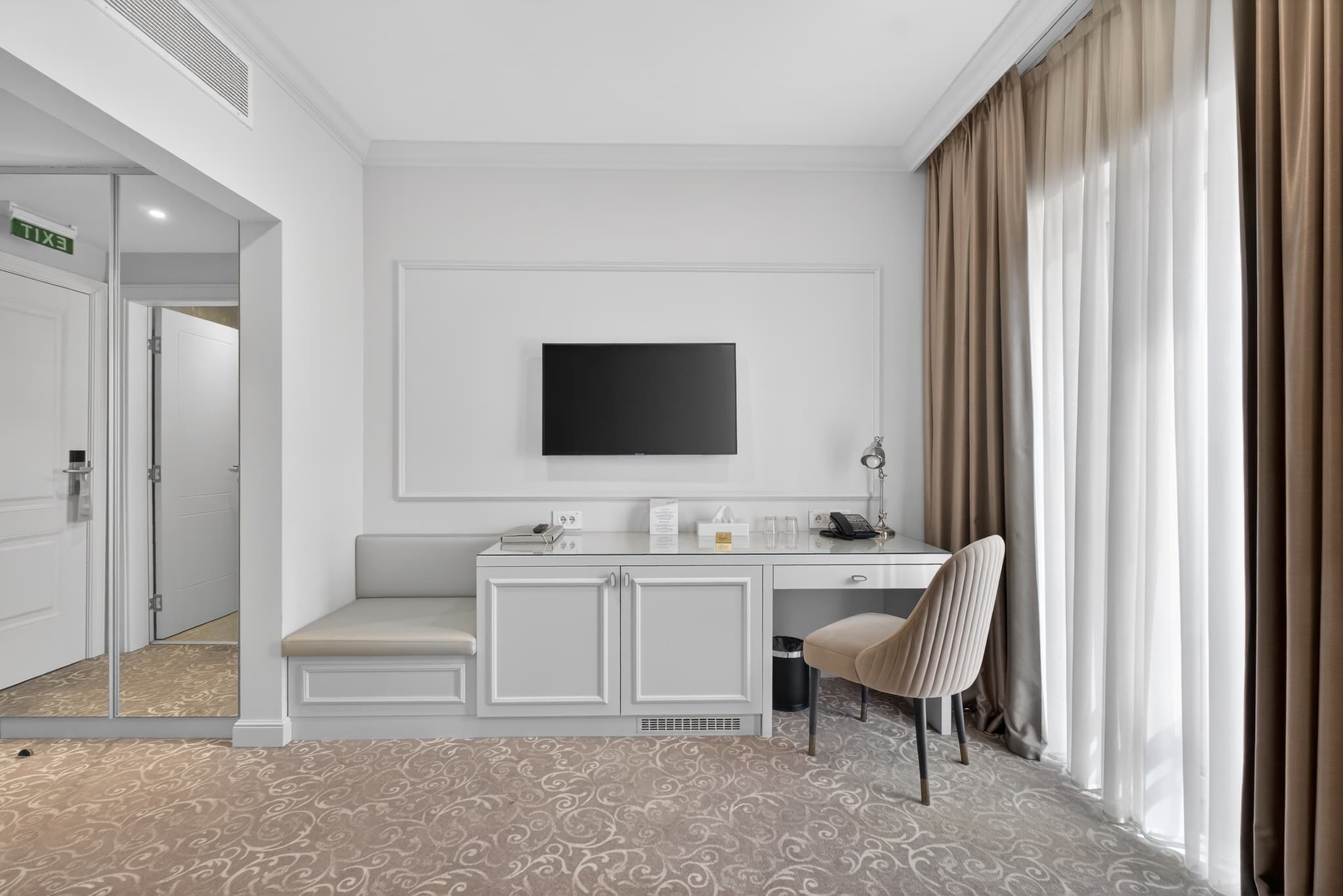 rooms.galleryBathroom