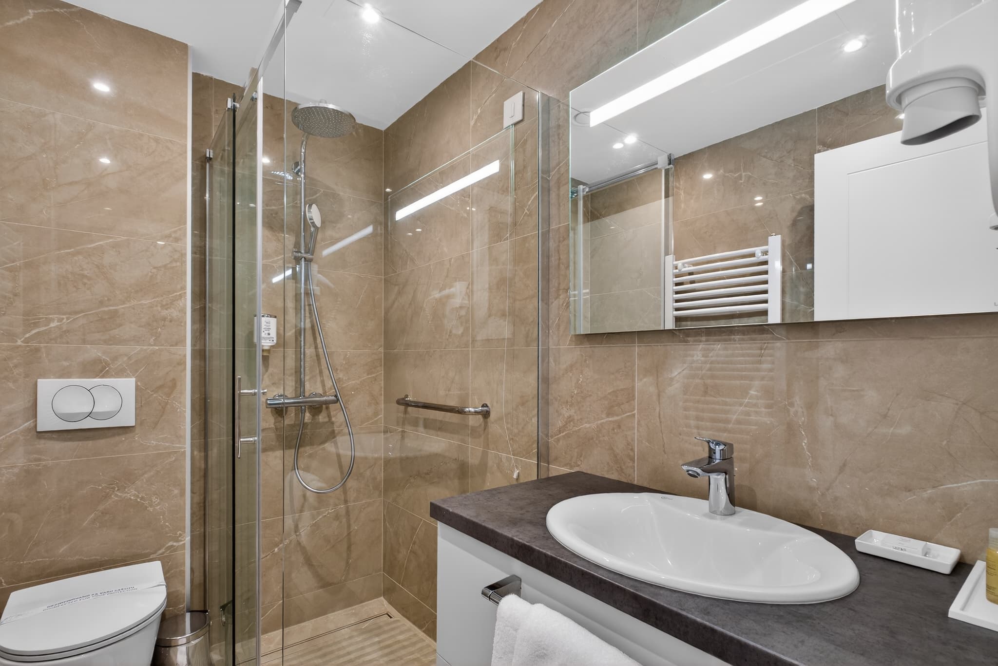 rooms.galleryBathroomModern