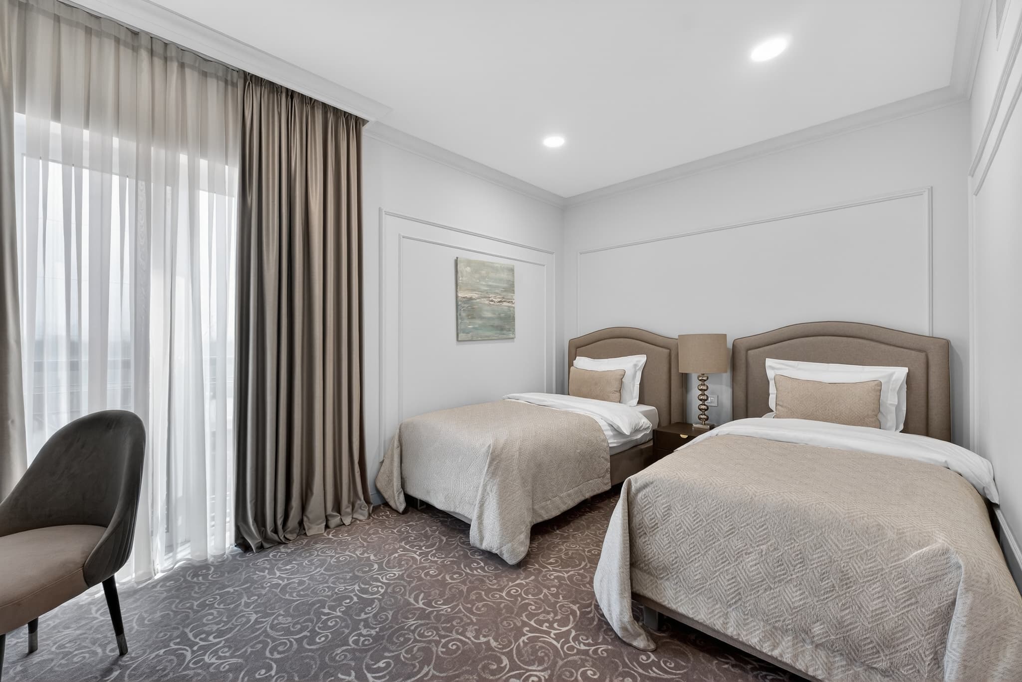 rooms.gallerySittingArea